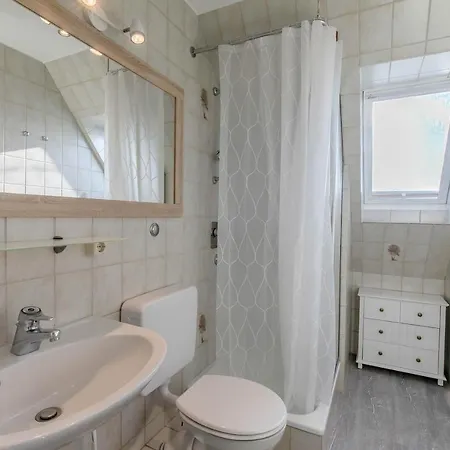 Haus Hoch Am Wind 8 Бюзум